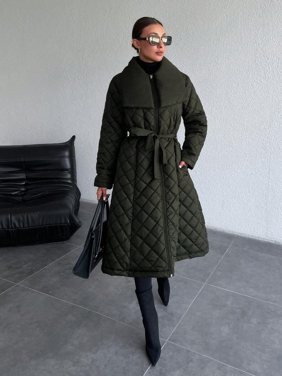 ISA | Pikowany płaszcz z paskami i szerokim kołnierzem