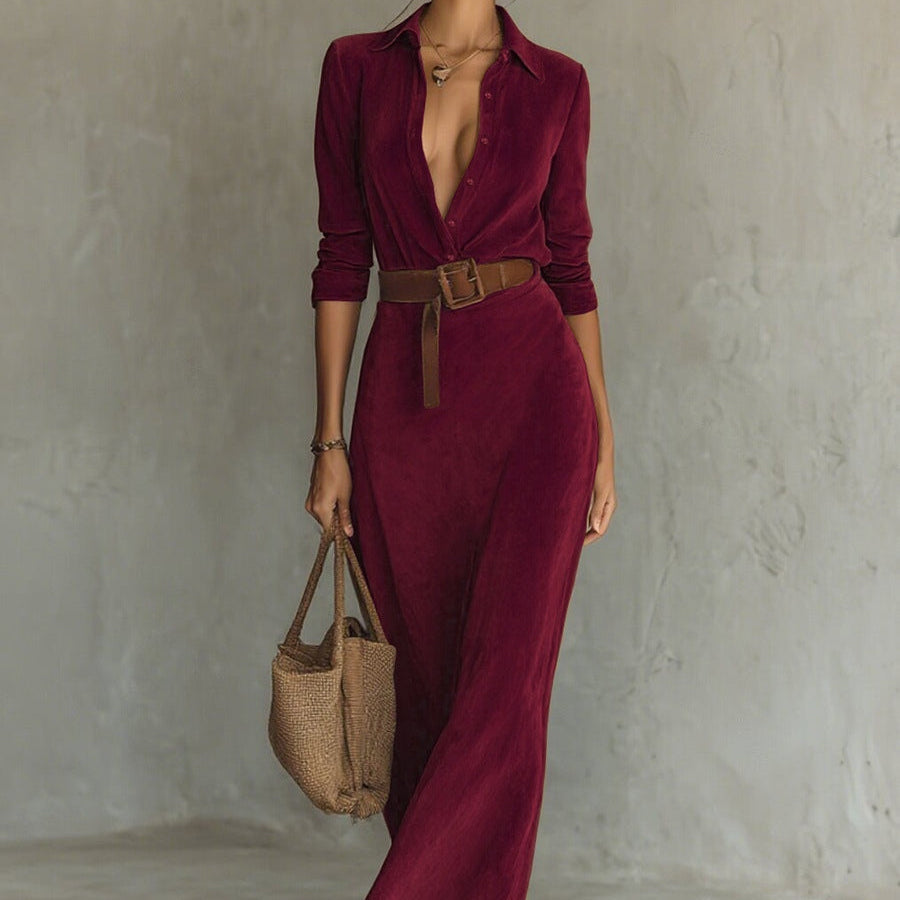 Zamszowa sukienka maxi z pojedynczym zapięciem i kołnierzem