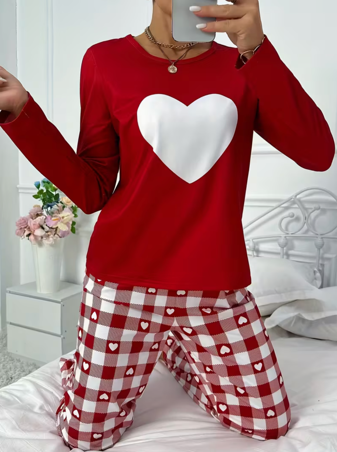 Piżamka damska w czerwono-białą kratę z sercem